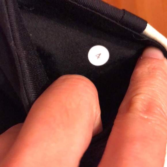 Lululemon Wunder Under Bonded Seam Size 4 - Picture 5 of 5